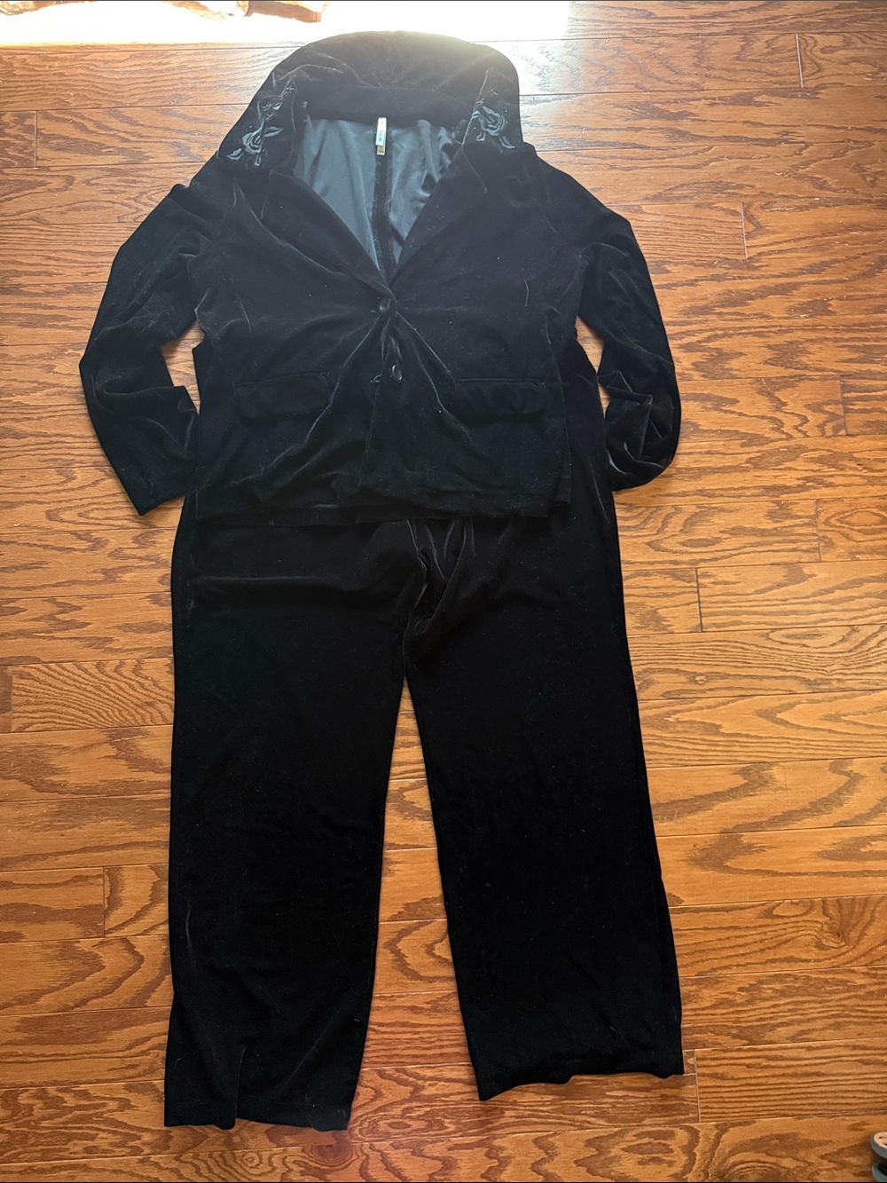 White Stag Black Velvet Lounge Pantsuit Set
